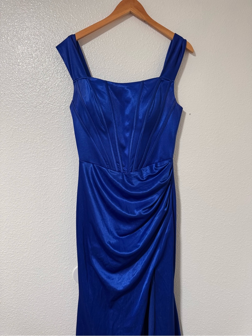 Elegant Royal Blue Sleeveless Evening Dress